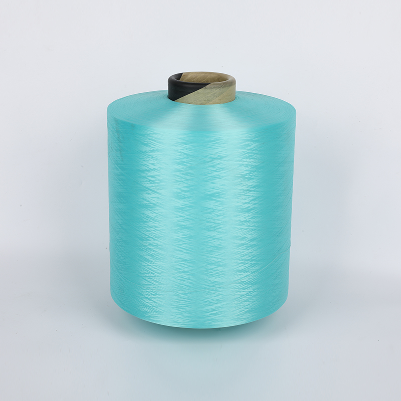 Dope boyalı polyester dty iplik nem uyandırma özelliklerine sahiptir mi?